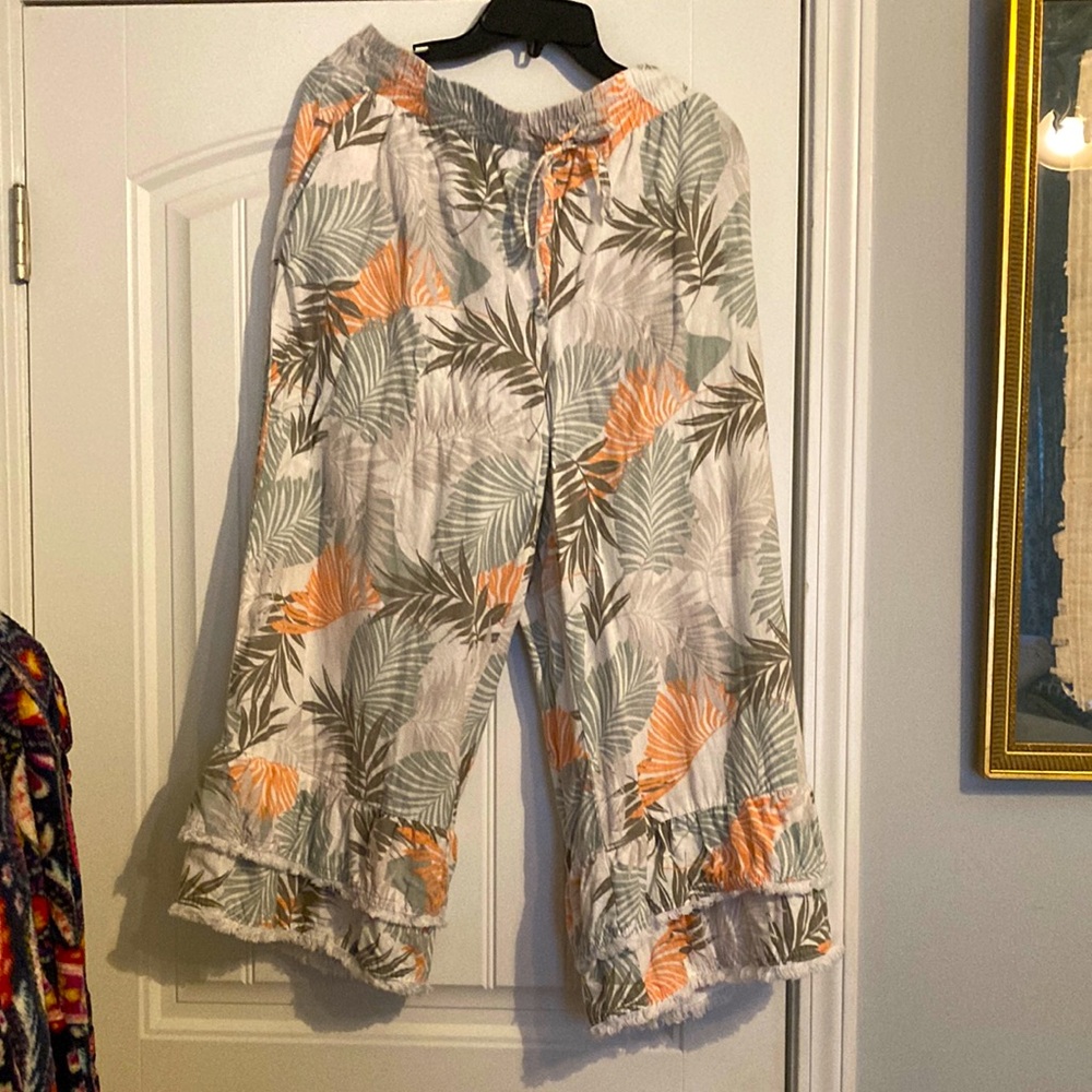 Tropical Leaf Print Wide-Leg Pants